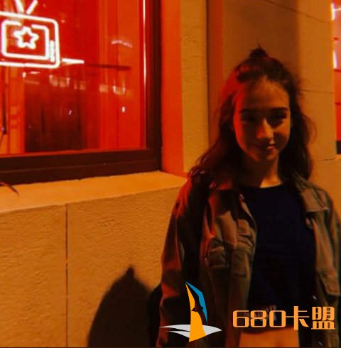 LOL土耳其女选手引热议 出任辅助位,曾是游戏主播 游迅网