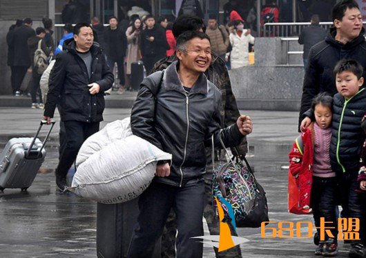 叉叉酷玩和平精英辅助春运进入节前出行高峰，铁路客流持续走高