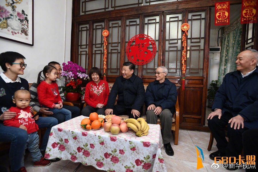 和平精英战神辅助习近平来到北京前门东区看望慰问基层干部群众
